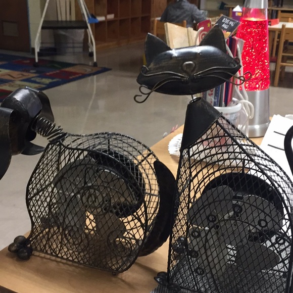 One Electric small Cat & Dog Desk Top Fans ! - Picture 2 of 8